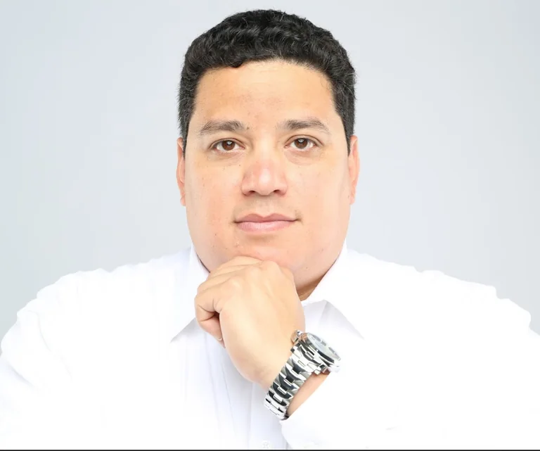 Domingo Silvas, your summit host